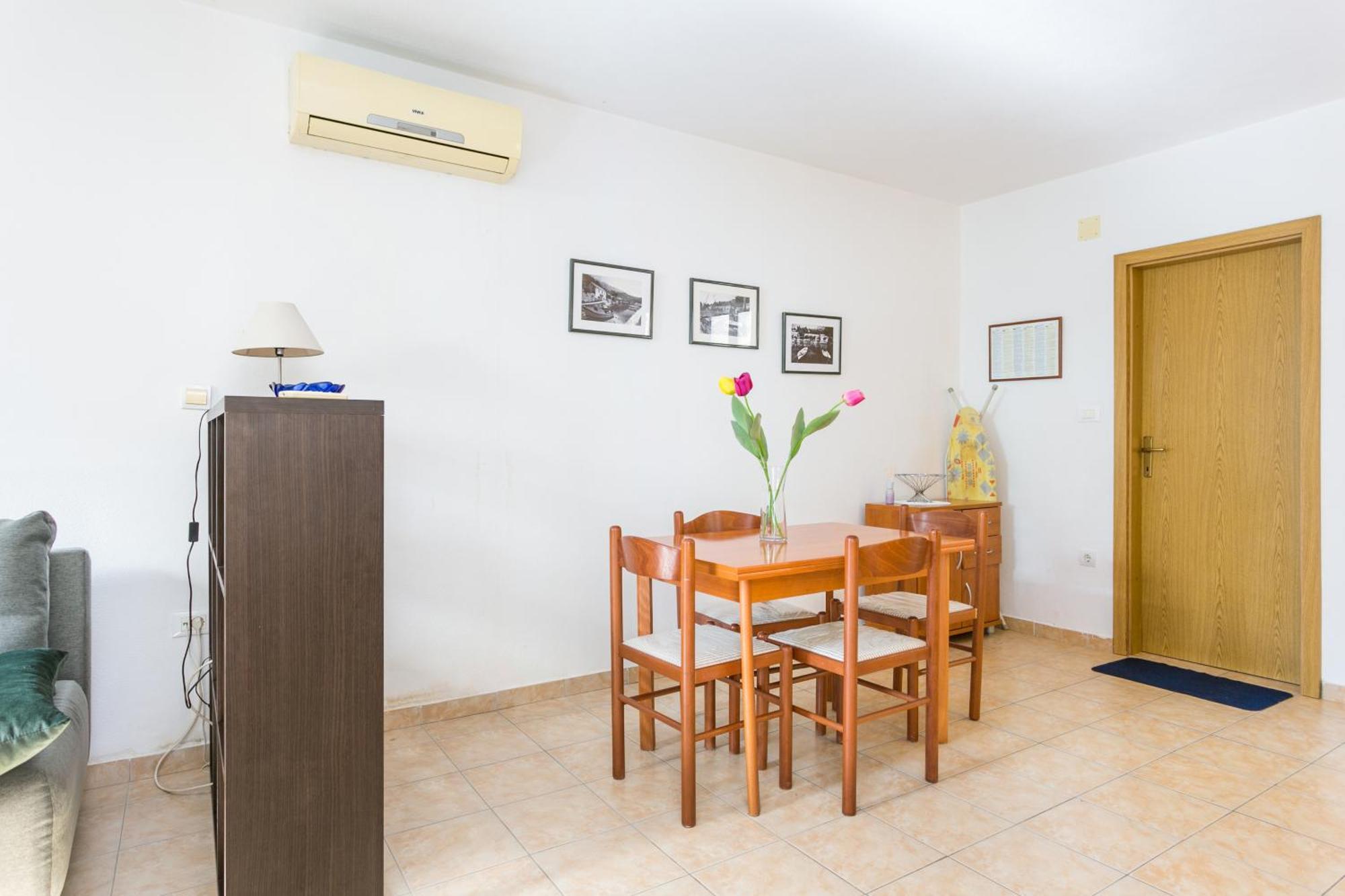 Apartments By The Sea Zivogosce - Porat, Makarska - 20207 إيغراني الغرفة الصورة